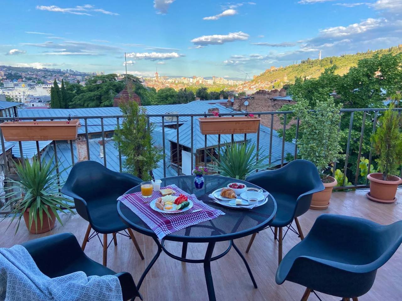 Hotel "Tbilisi Tales" In The Heart Of The Old City ภายนอก รูปภาพ